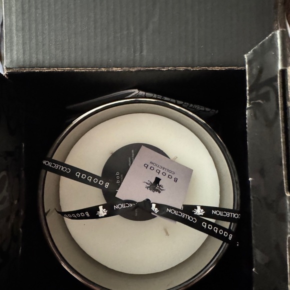 Baobab Collection Platinum Candle
Les Exclusives - Picture 4 of 8